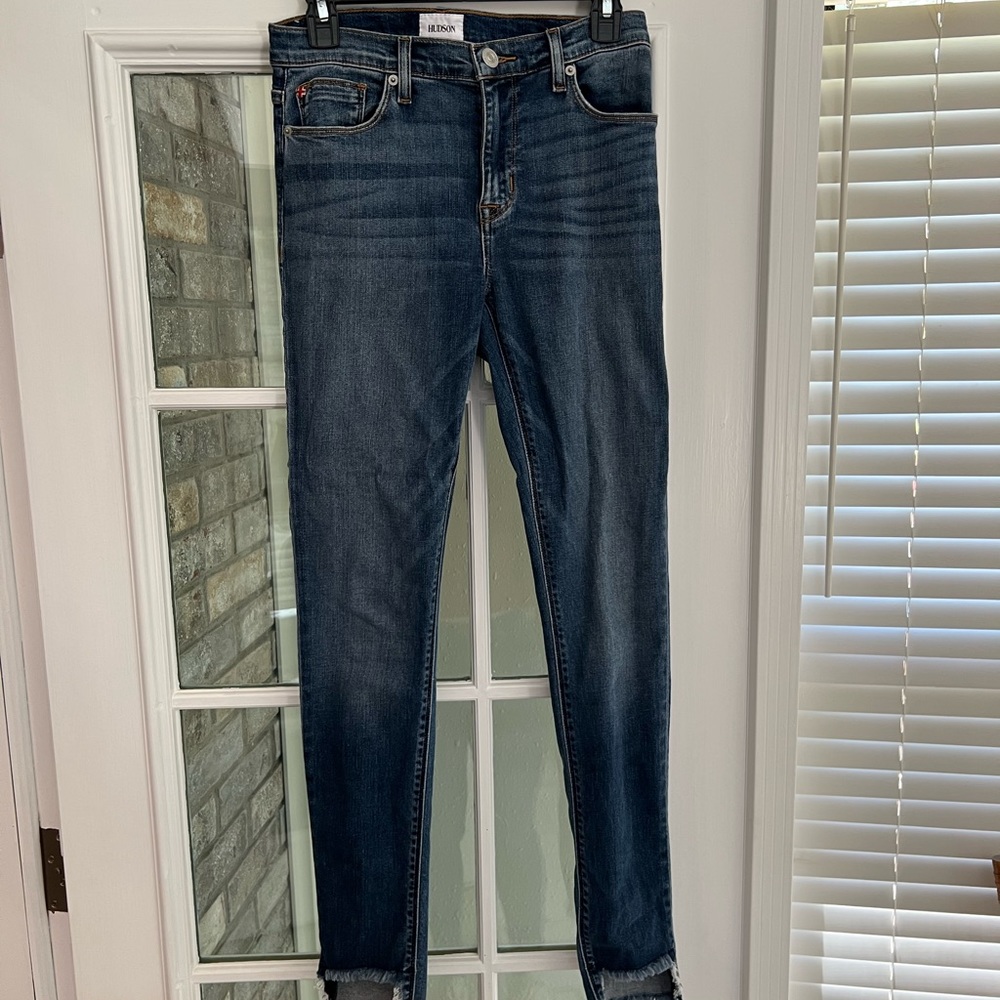 Hudson Natalie Kid Rose Skinny Jeans with raw hem; Size 27